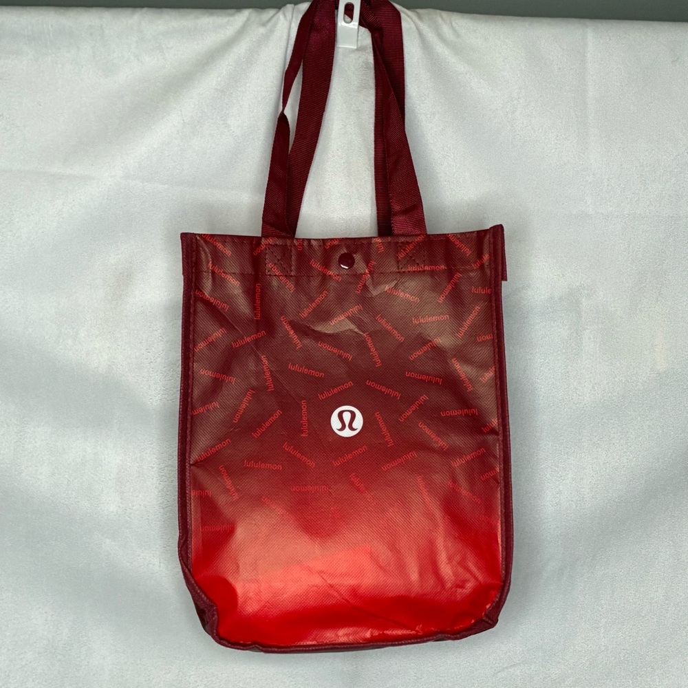 🐼 3/$25 NWOT Lululemon Athletica Gradient Red Tote